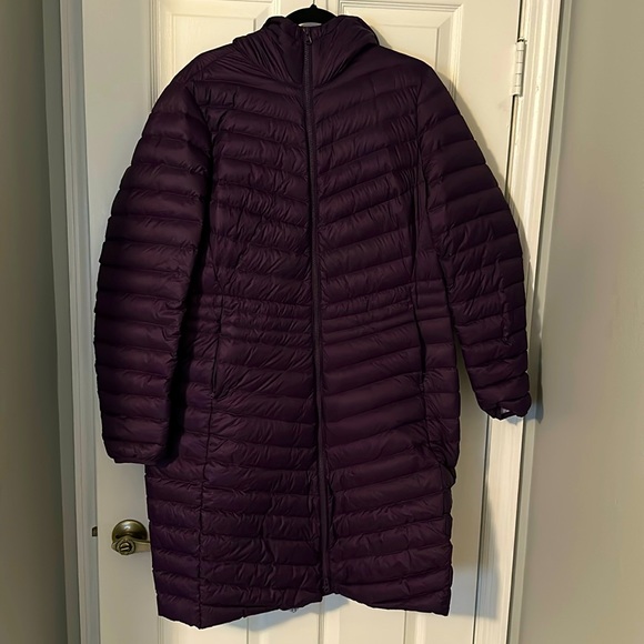 Lands’ End BlackBerry winter coat, size Large Tall (L/T), excellent condition. - Picture 2 of 4
